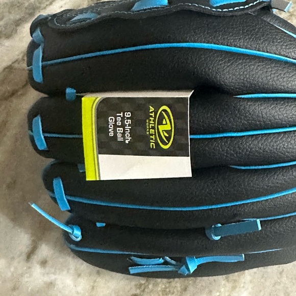 Athletic Works 9.5" Teeball Glove – Youth Beginner Baseball Mitt - Picture 7 of 8